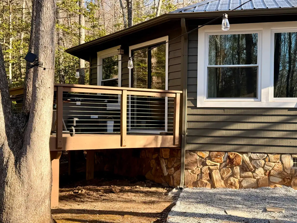 Cabin Railing System Wood Deck Cable Railing for a Forest Cabin Retreat – Muzata