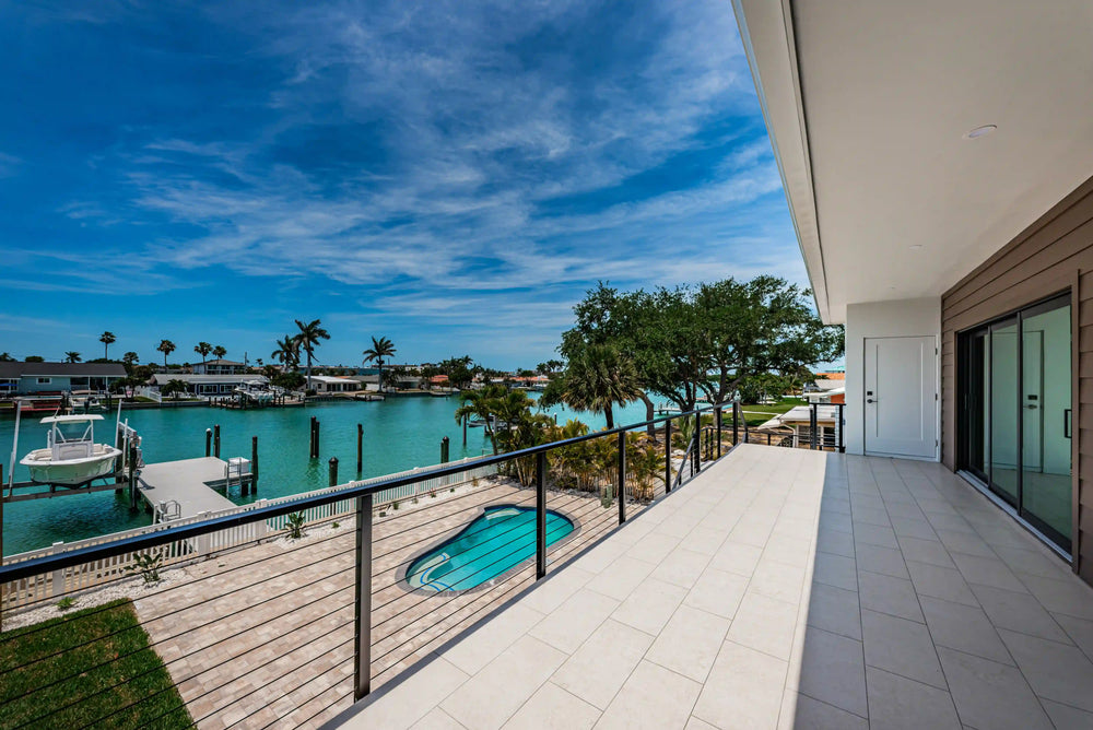 Back_Balcony_with  Beautiful waterfront scenery