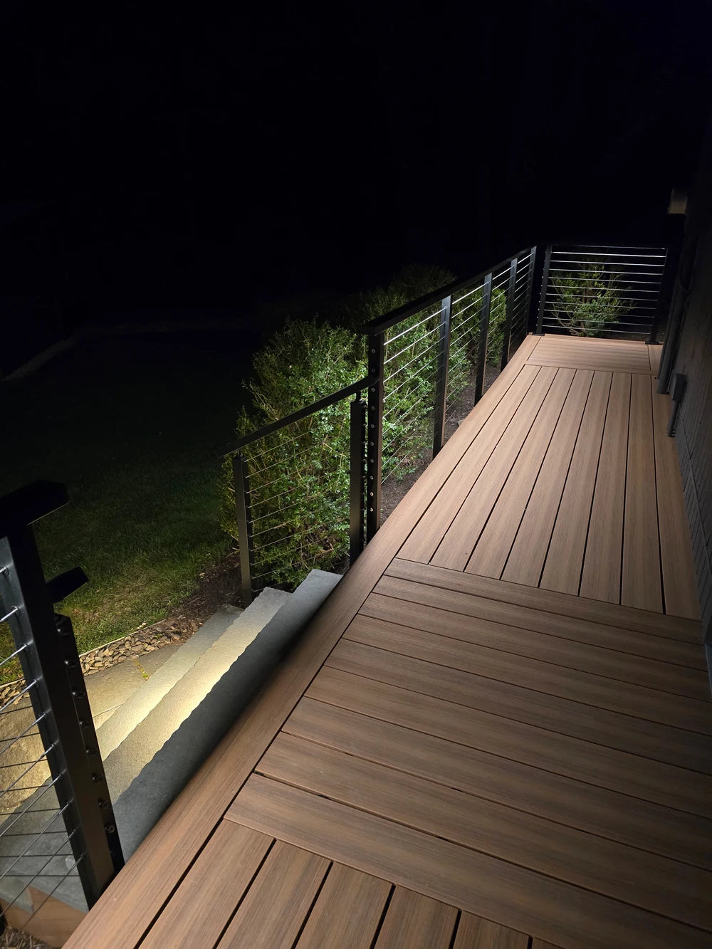 cable-deck-railings-on-a-peaceful-deck