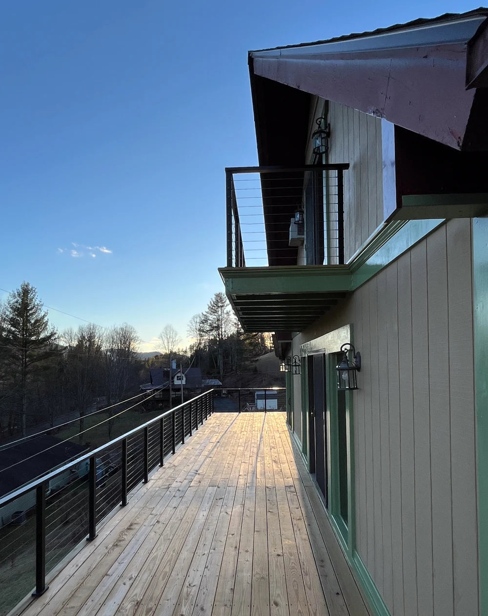 long-deck-with-wire-deck-railing-along-house-wall
