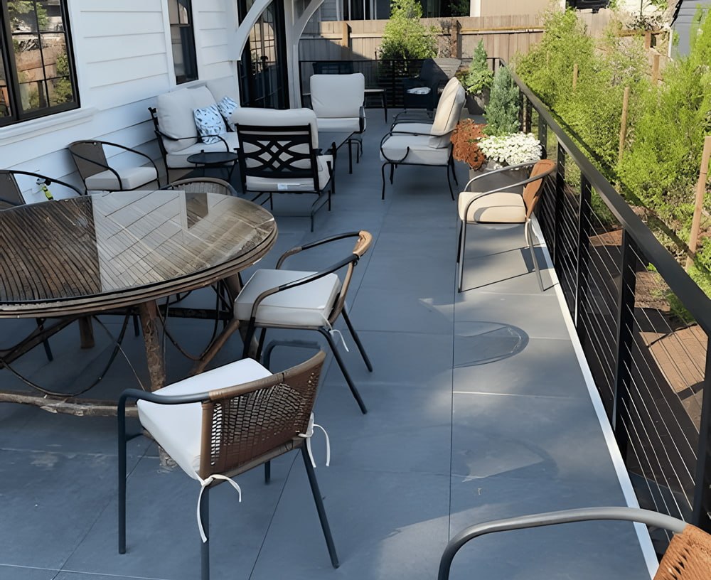 modern-exterior-cable-railing-system-featuring-horizontal-wire-design