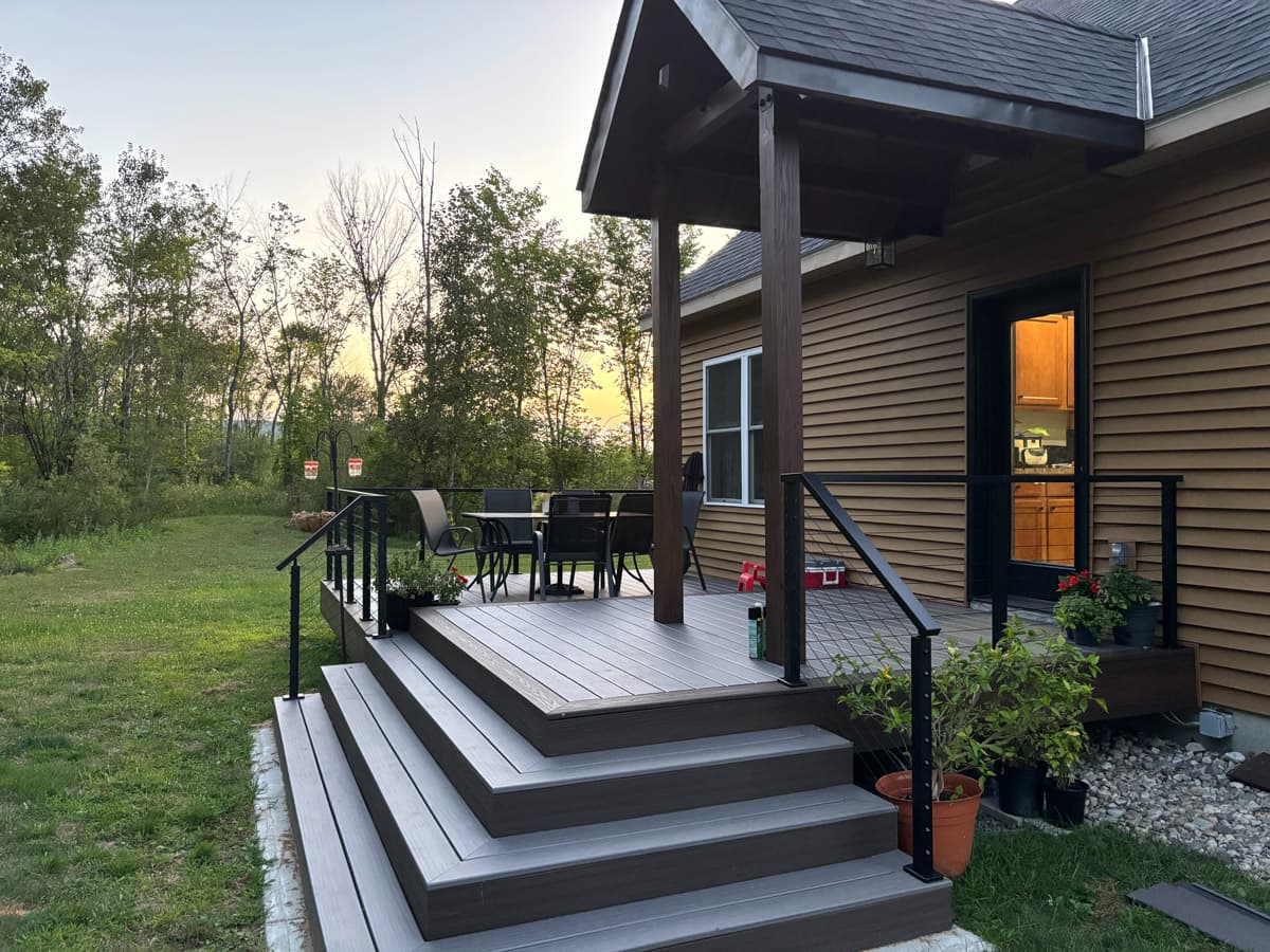 Forest-View Wood Deck With Black Railing – Muzata