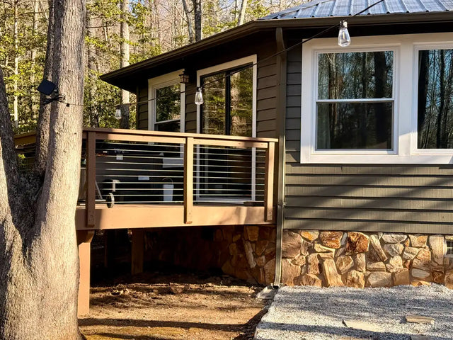 outdoor-cable-railing-system-with-wood-posts