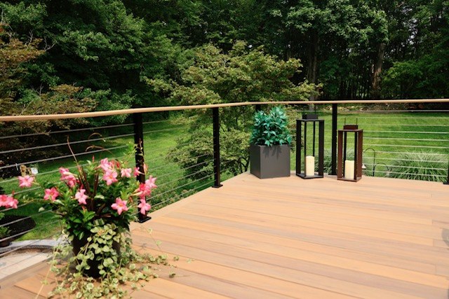stylish-cable-deck-railings-on-a-wooden-deck-with-vibrant-flowers